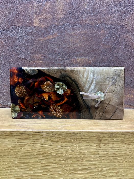 Zegar z żywicy epoksydowej