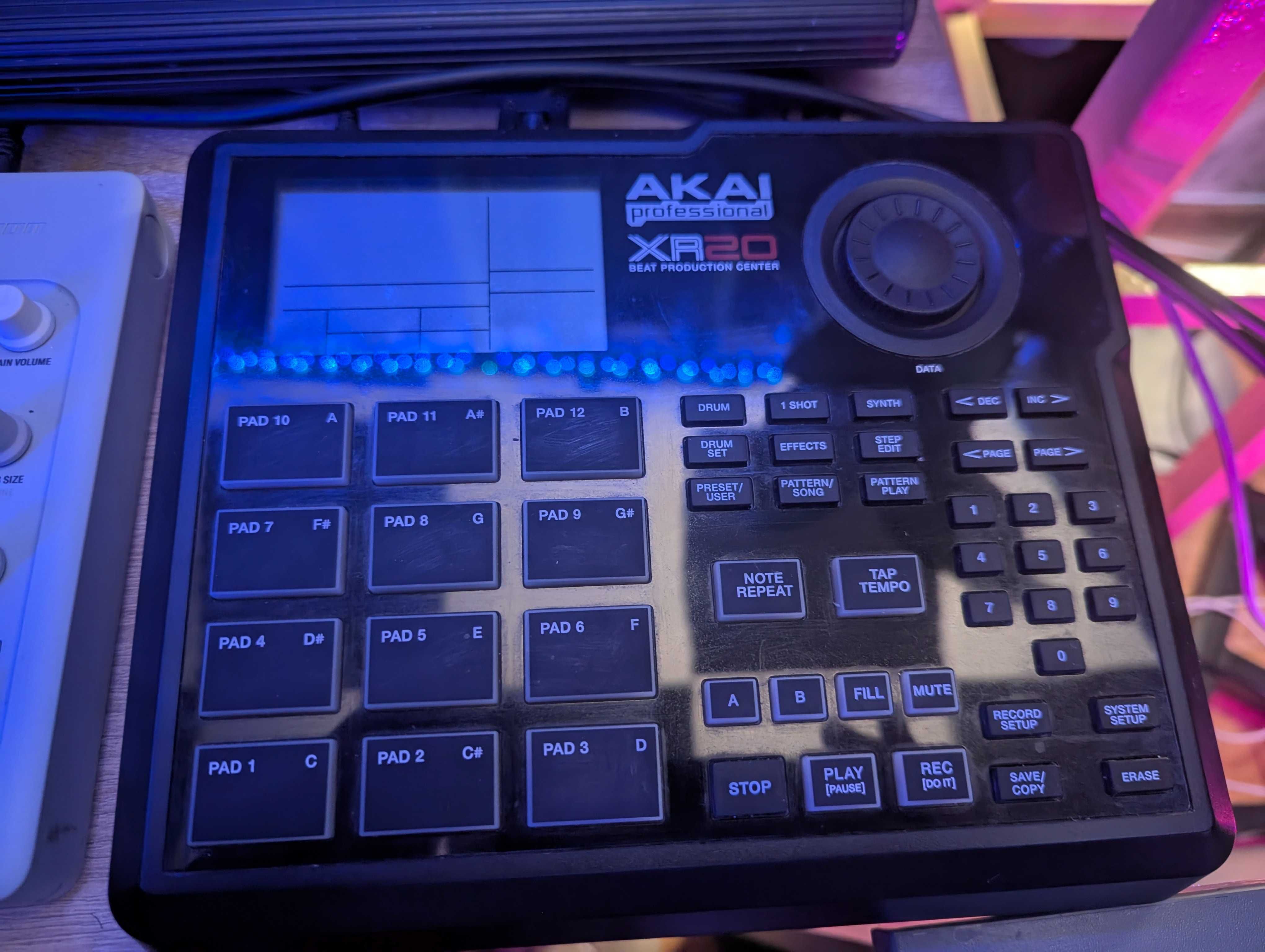 Драм-машина AKAI XR20