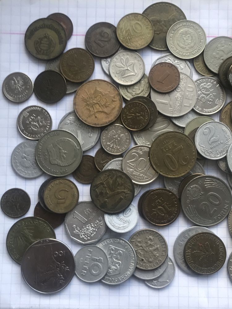 Монеты мира 100 штук.