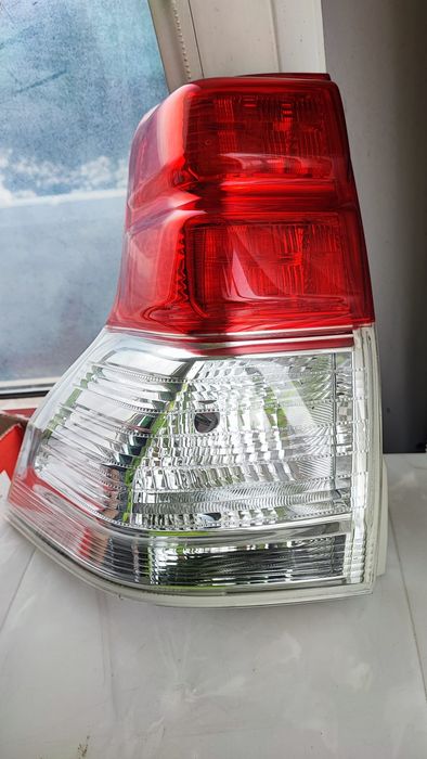 Lampa tylna lewa Toyota Land Cruiser
