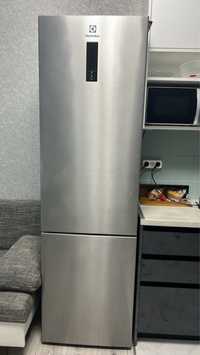 Продам холодильник Electrolux, работает только морозильная камера