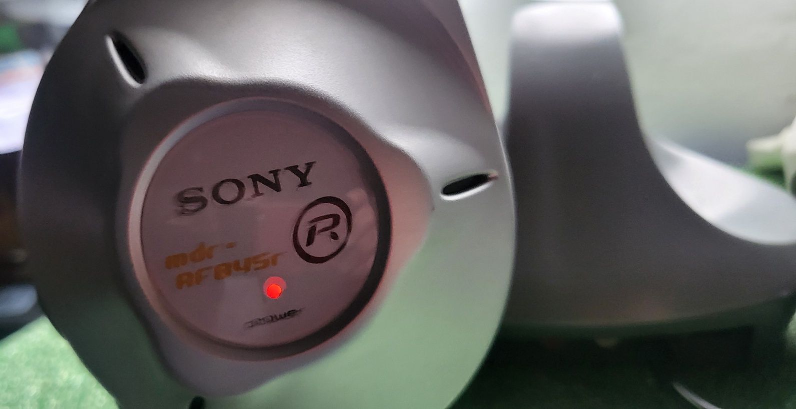 Auscultadores Sony sem fios (TMR-RF845r)