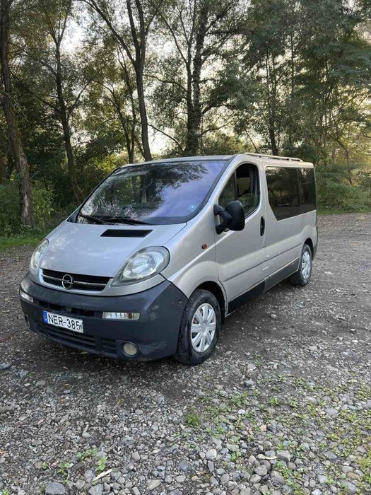 Opel Vivaro 1.9 tdi пасажир повний  бусик