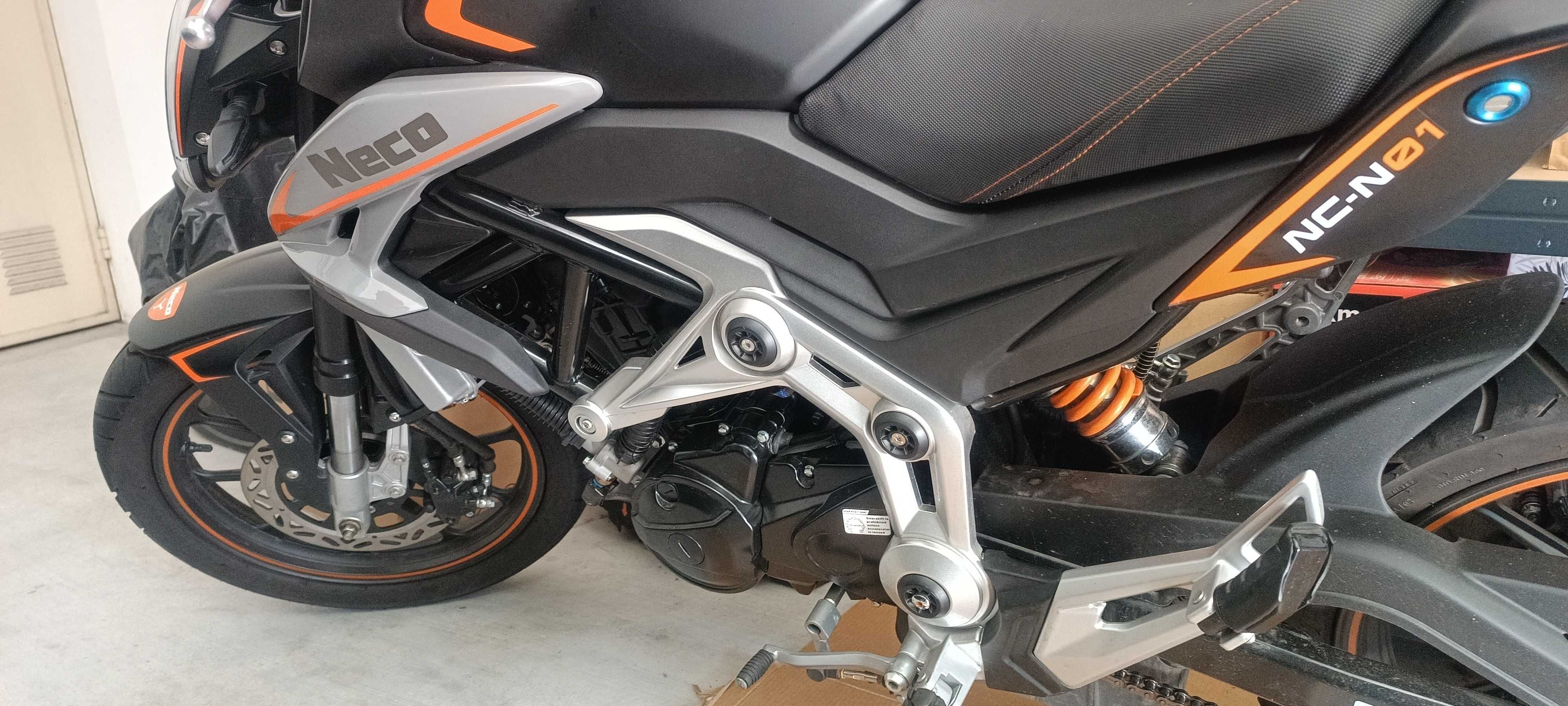 Mota 125cc com 1 ano de uso