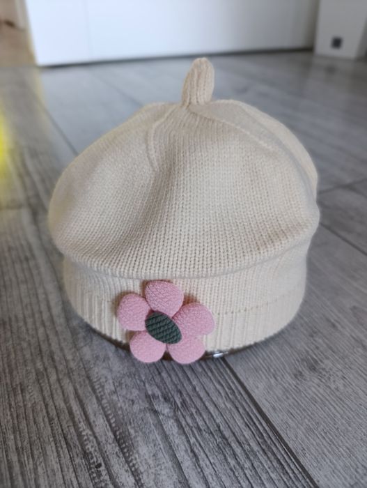 Nowy beret dla dziewczynki