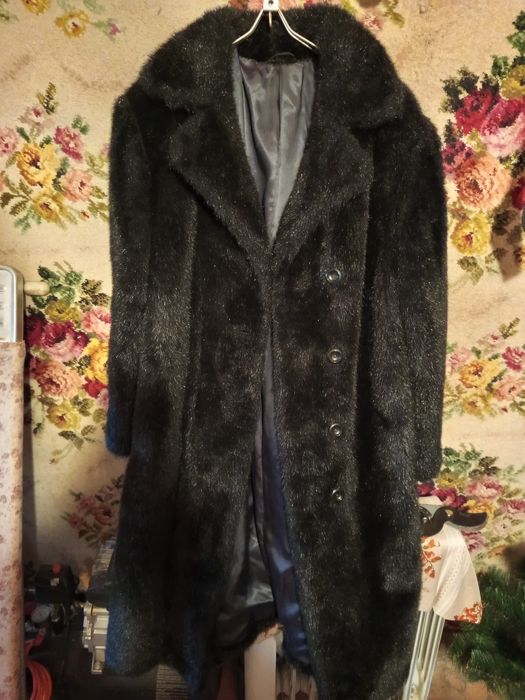 Продається шуба із штучного хутра, в чудовому стані.