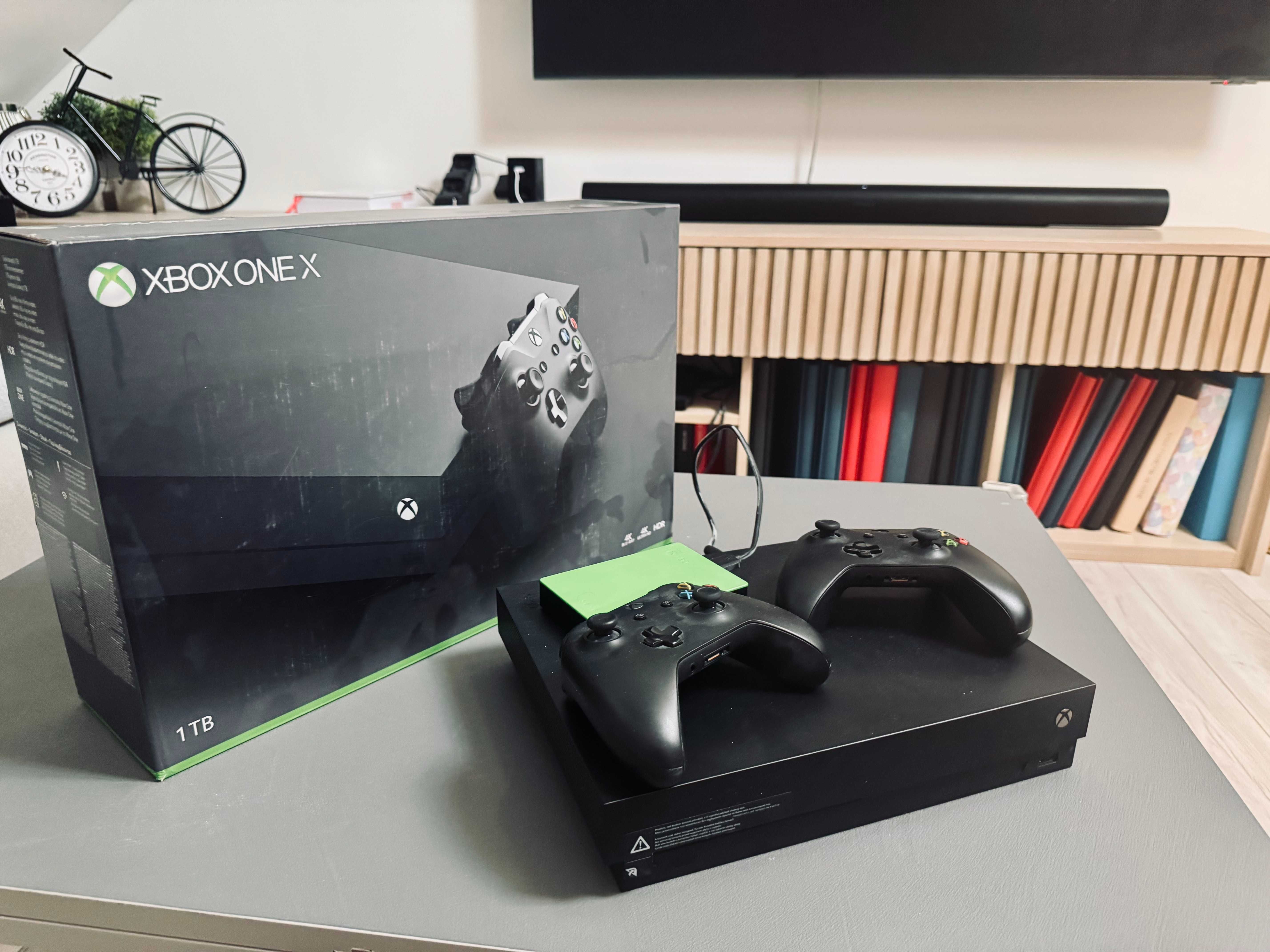Konsola Xbox One X 1TB + Dysk SSD 4 TB + 2 PADY + GRATISY - jak nowy