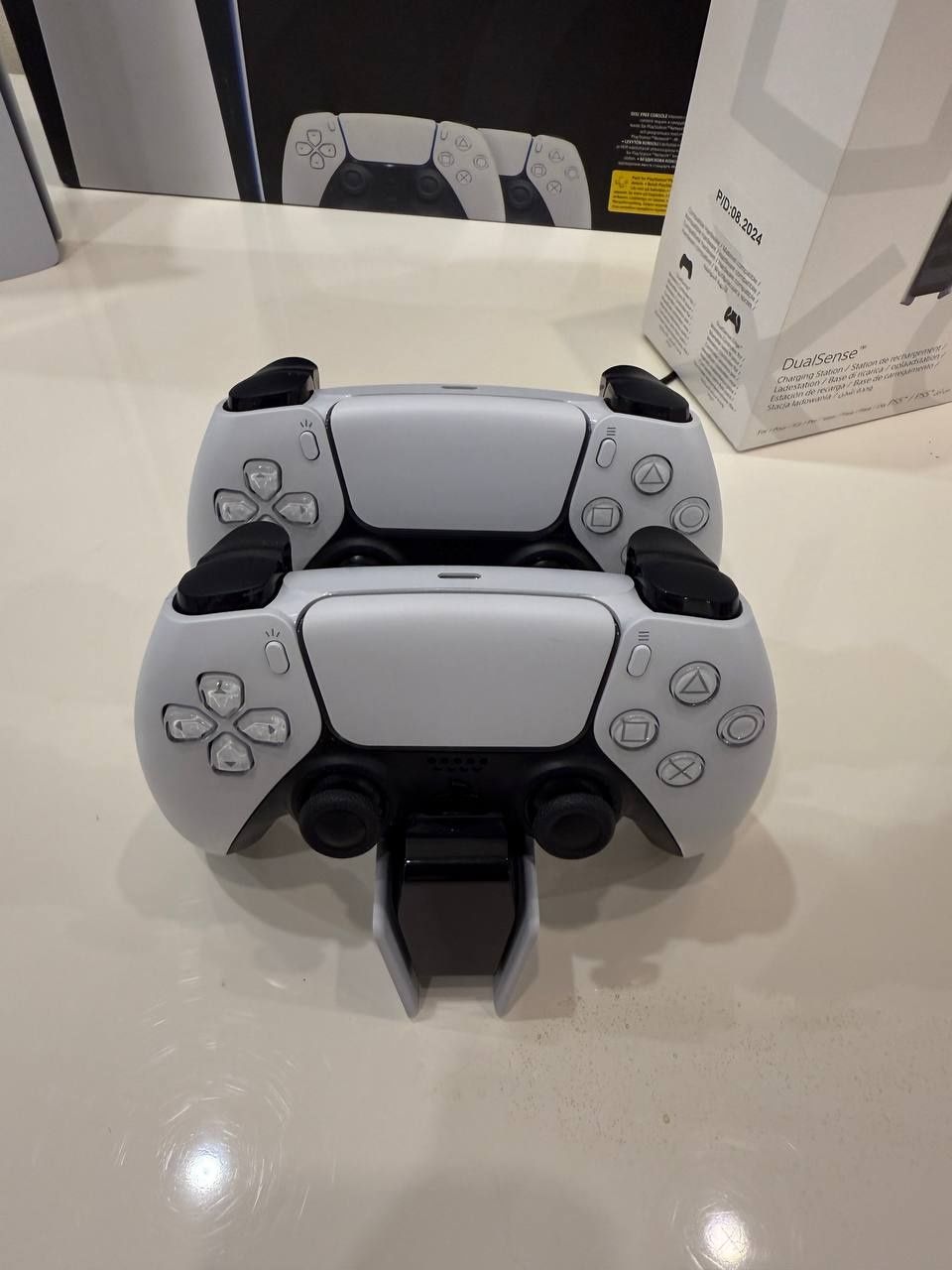 PlayStation 5 Digital Edition 1Tb PS5 + 2 гемпади + заряд.станція