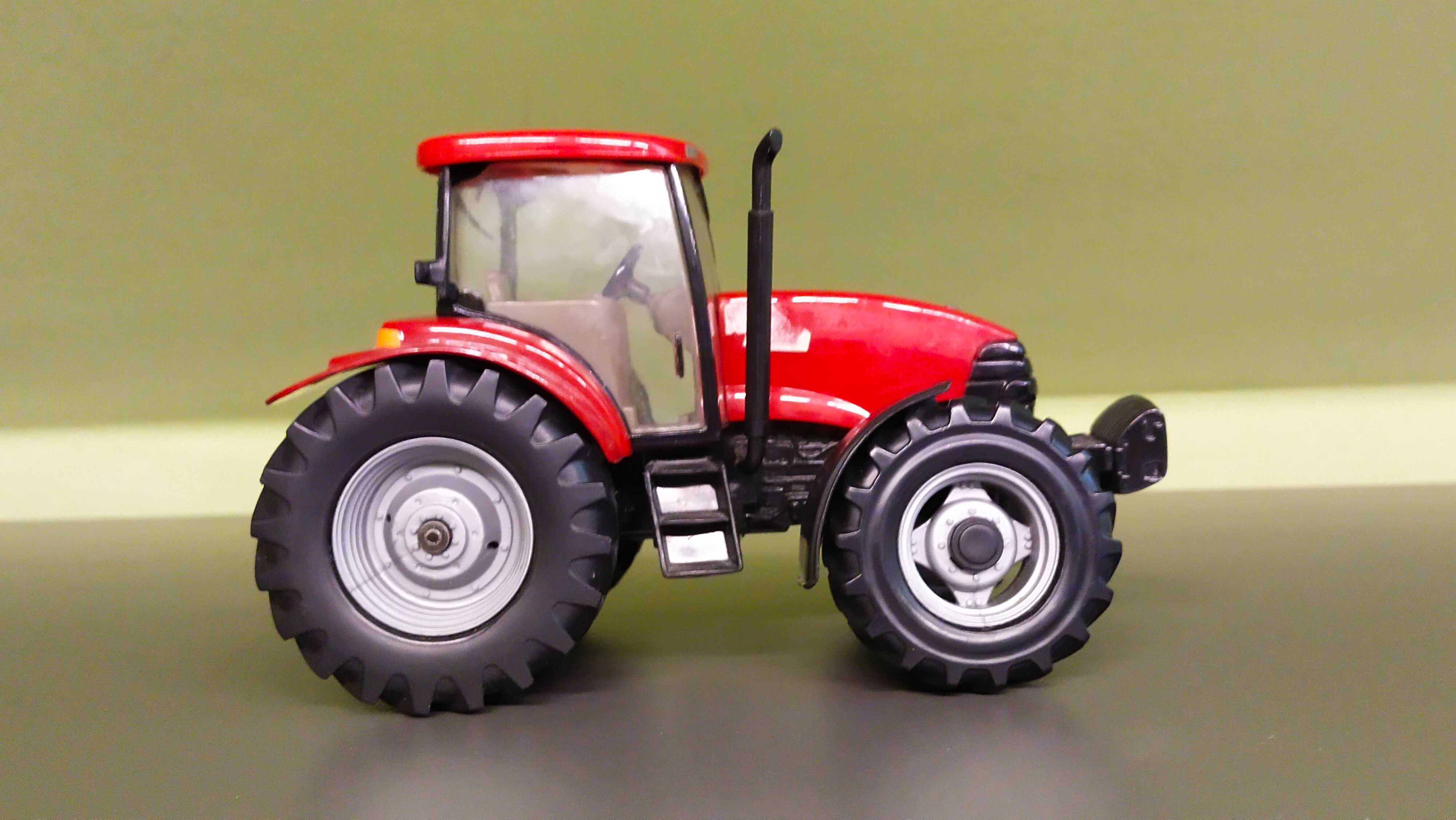 Britains traktor Case jak siku Universal hobbies 1:32