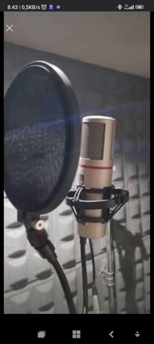 Microfone de Estúdio AKG