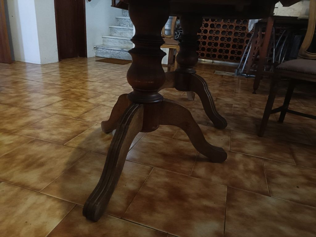 Mesa de jantar e 6 cadeiras