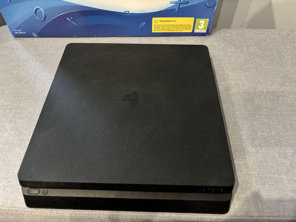 Playstation 4 ,orginalne opakowanie 2 pady + gra slime rancher