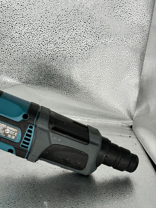 Акумуляторний перфоратор Makita DHR 241