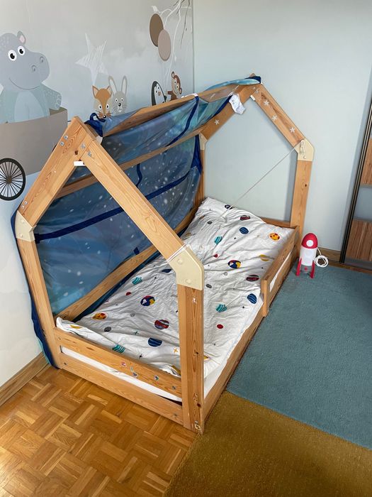 Łóżko dziecięce pojedyncze DOMEK 180X160 z materacem, sosna