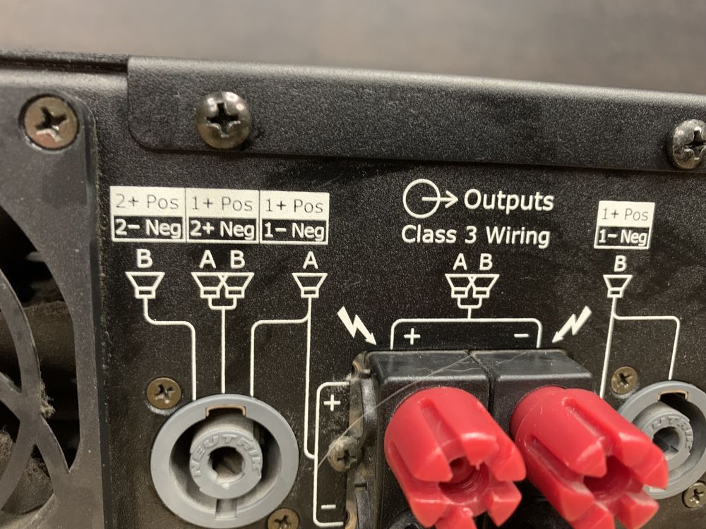 Потужний  професійний підсилювач класу D 1500Вт Crest audio SD1500