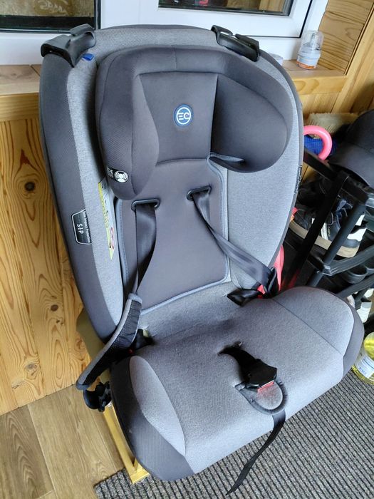 Продам дитяче автокрісло в гарному стані.