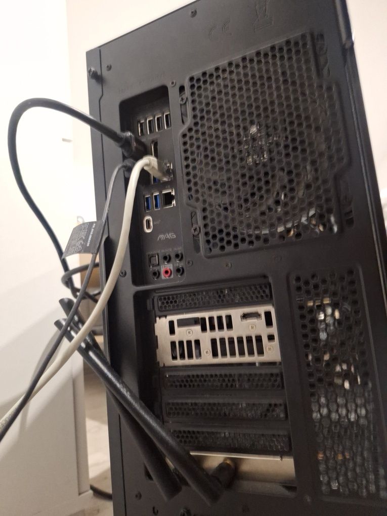 Komputer do gier i5-11400F/6500xt/16gb/Aio/SSD/monitor