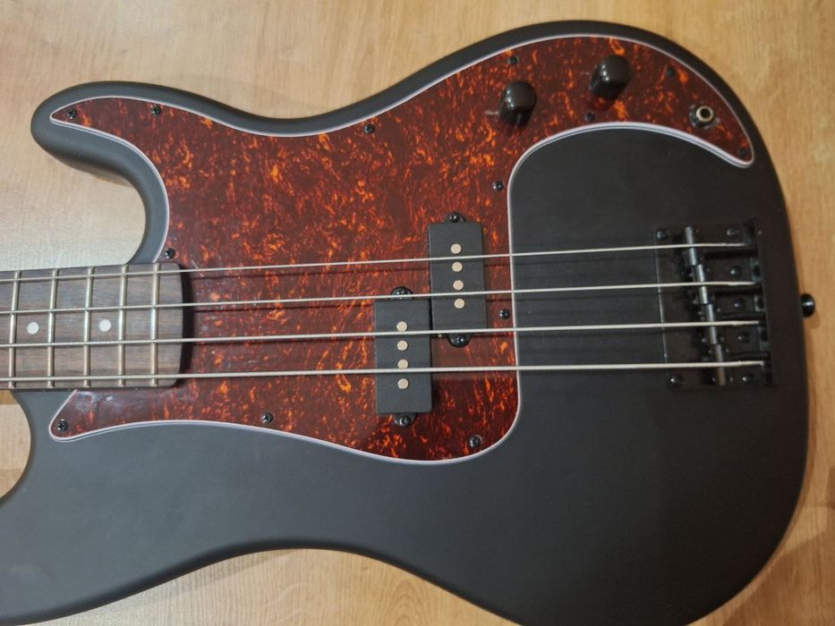 gitara basowa harley benton