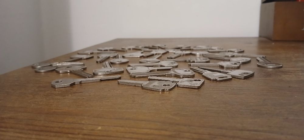 Nie tak Stare klucze do drzwi surowe,  nie obrobione SILCA