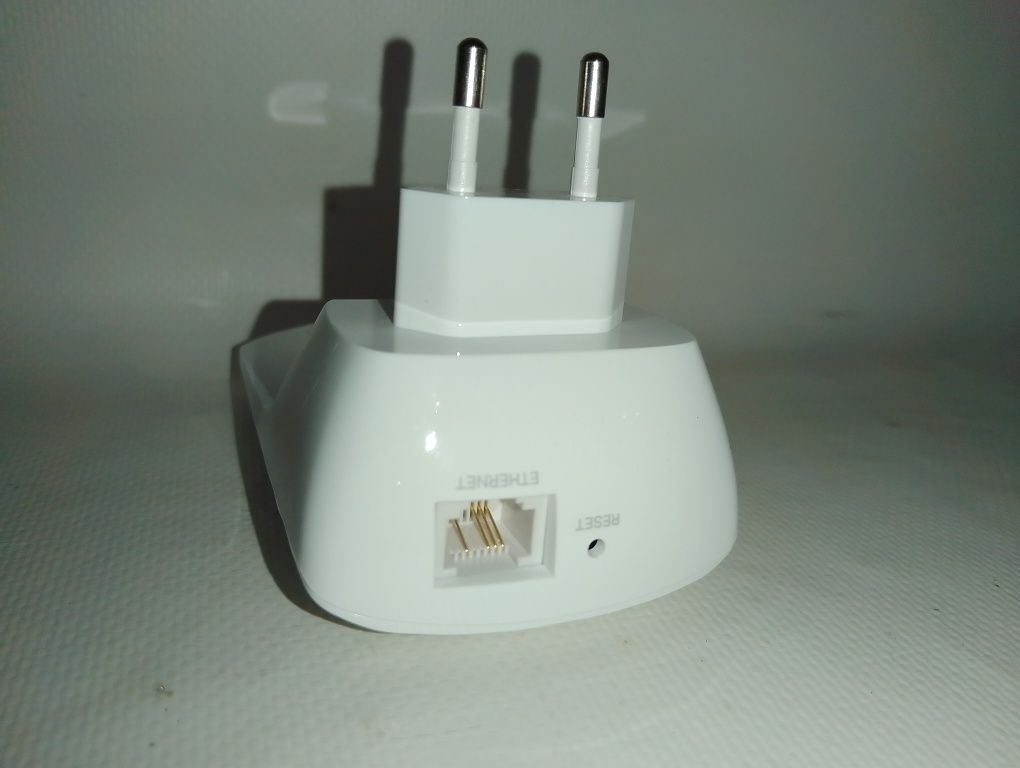 Ретранслятор, усилитель WiFi TP-Link AC750 RE200