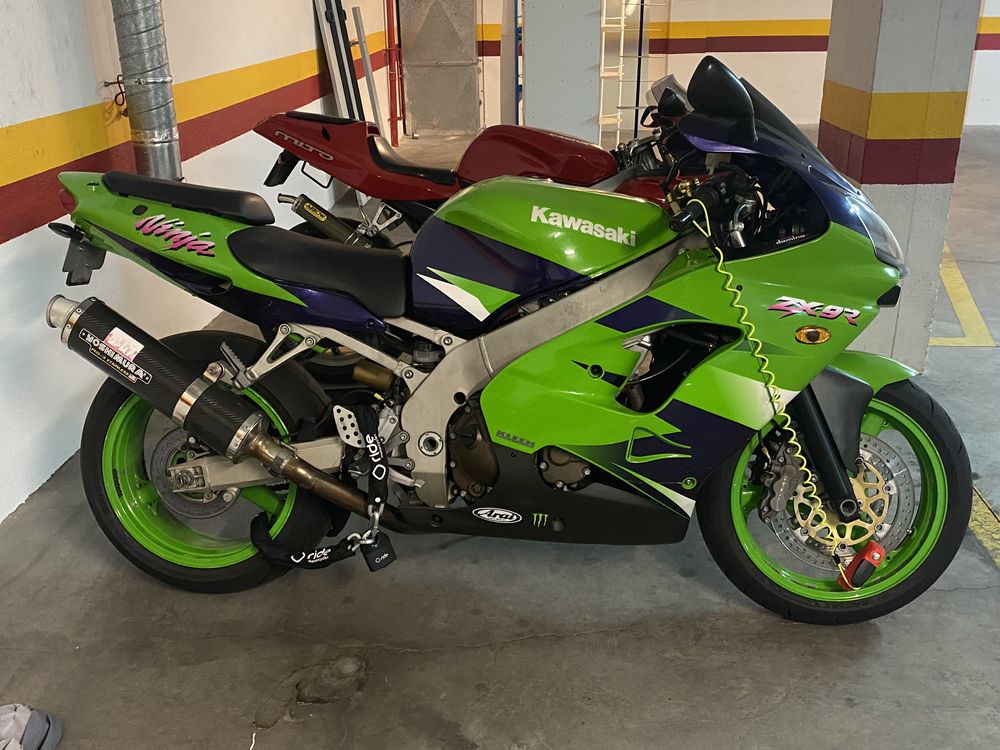 Kawasaki Ninja ZX9R