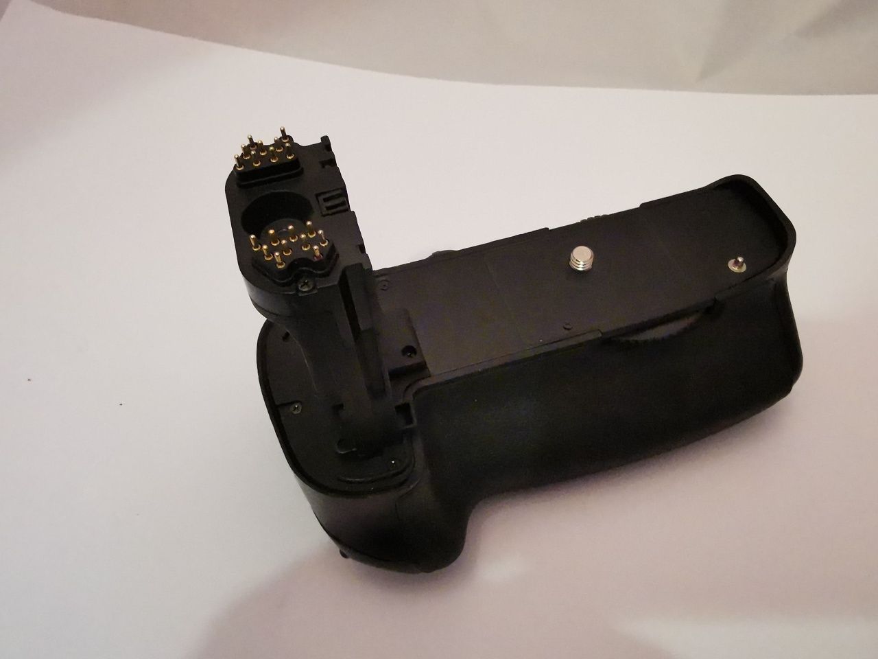 Battery grip BG-E11