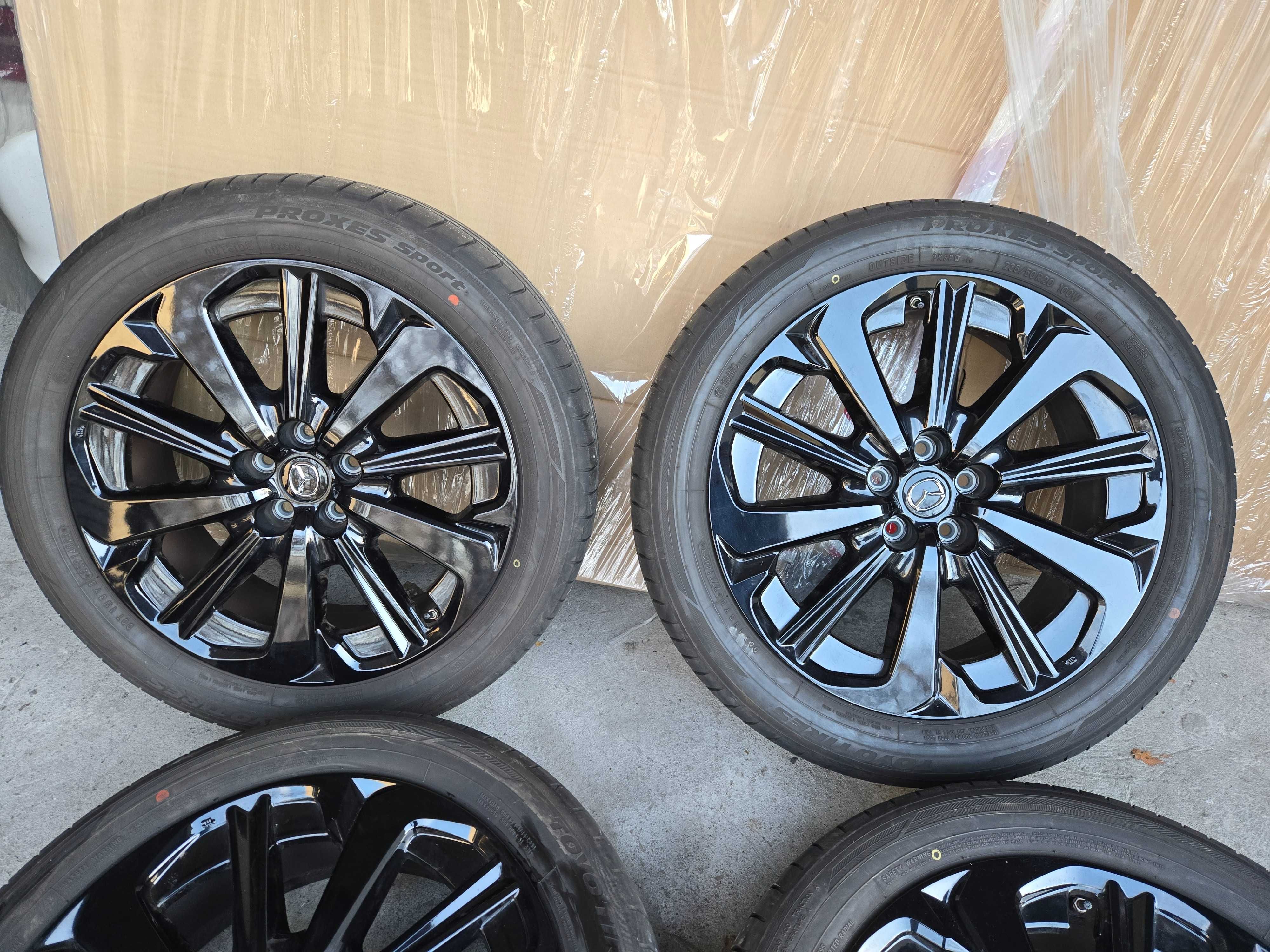 Mazda kola 20. NOWE Srebrne. .