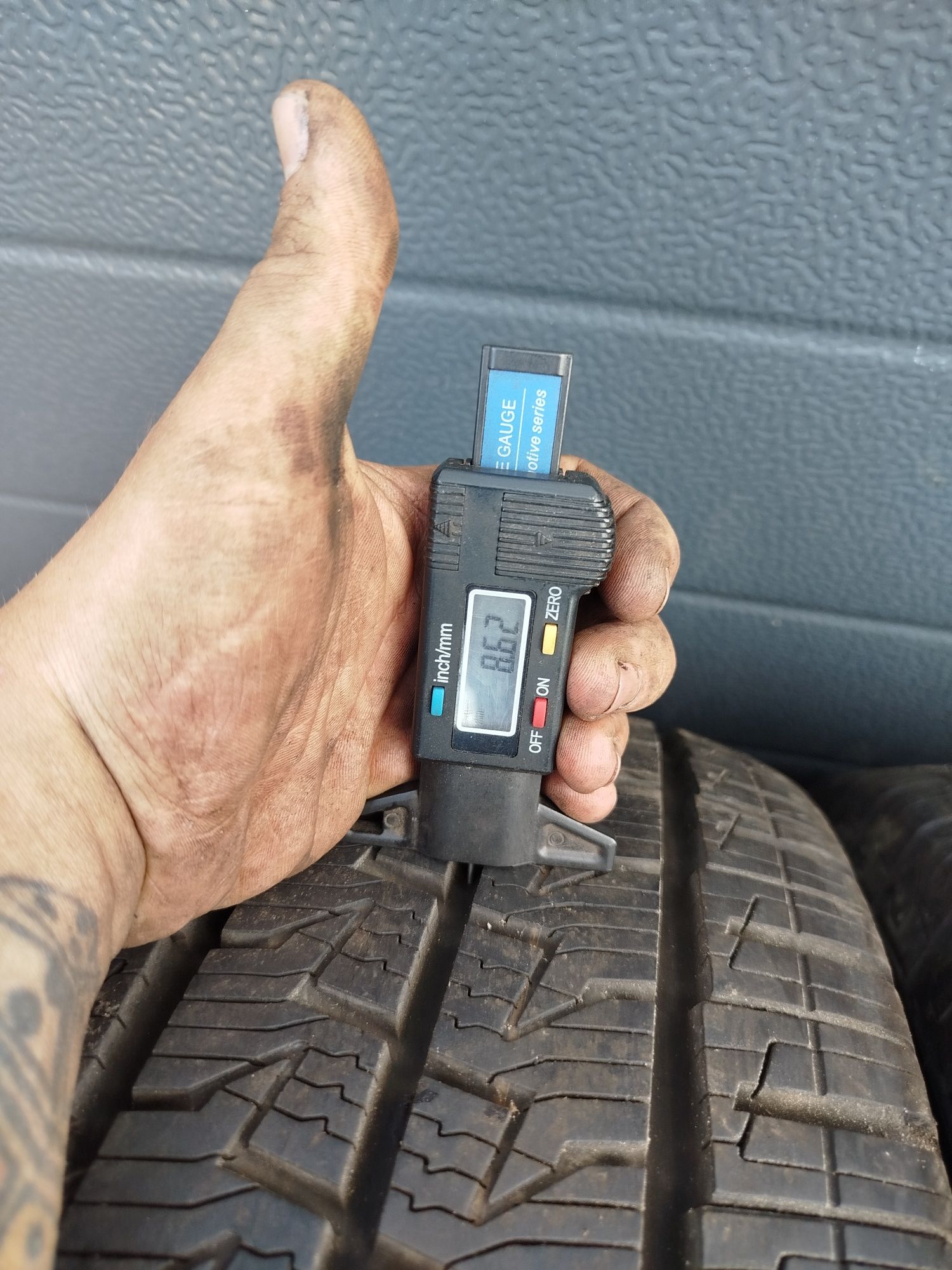 Opony całoroczne Continental 215/65R16C