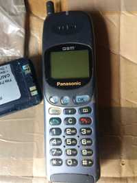 Stary telefon komórkowy Panasonic EB-G500 zabytek.