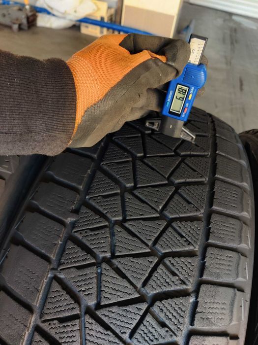 R20 235 55 Bridgestone Blizzak DM-V2 зимові шини