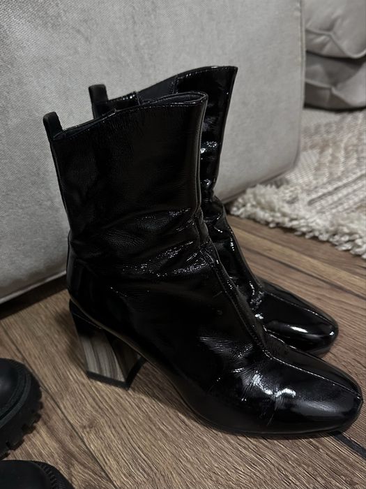 Ботфорди чоботи високі та черевики з лакованої шкіри