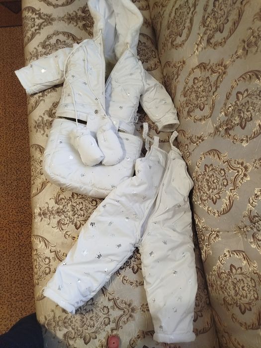 Дитячий зимній комбінезон.