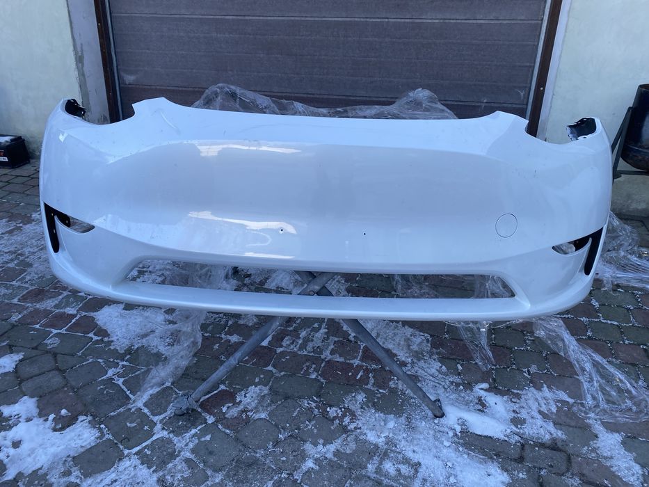 Продам бампер крило Tesla model 3/Y