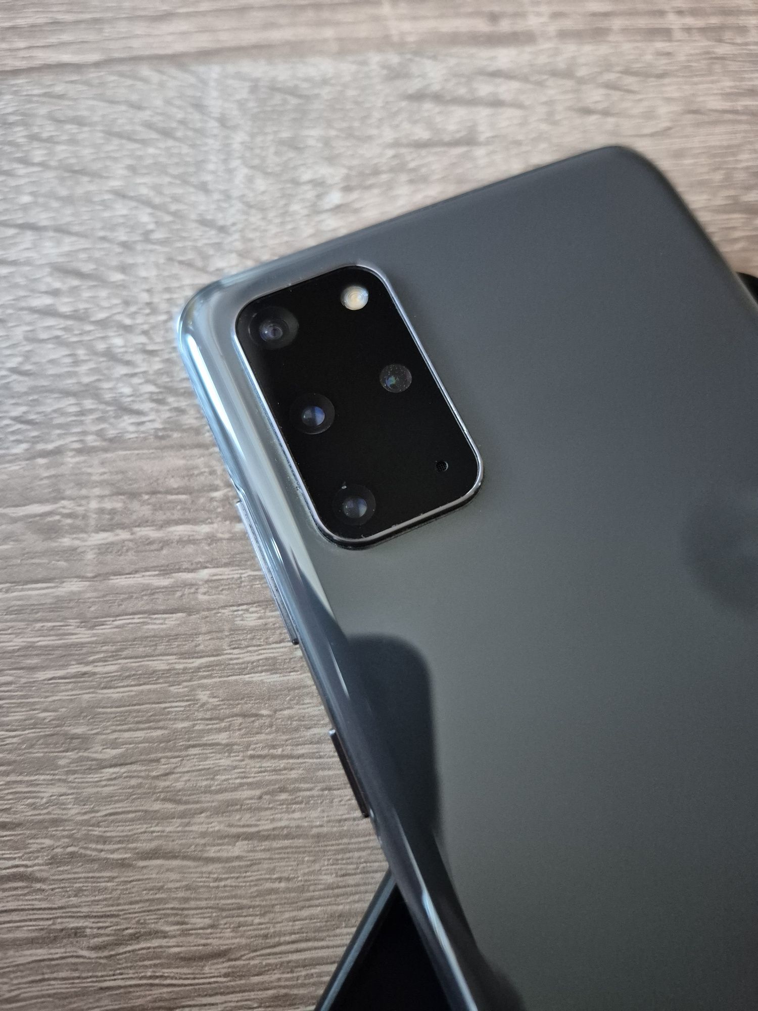 Продам samsung s 20 plus 5g grey