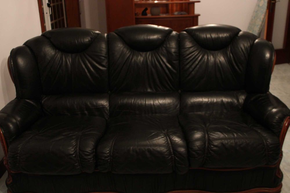 Sofá de cabedal em boas condições