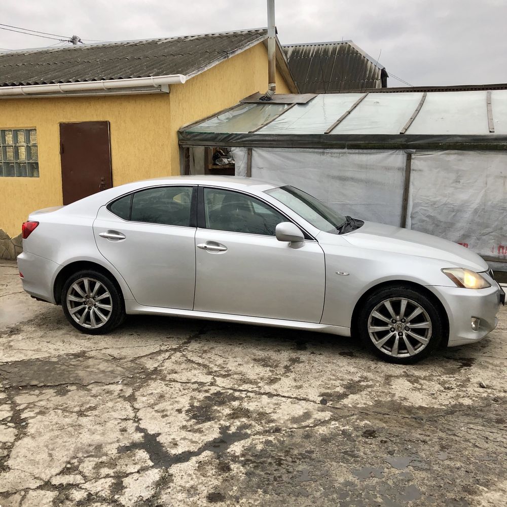 lexus is 220/250/300 Двери наличие !!!