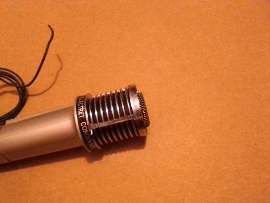 Винтажный микрофон.