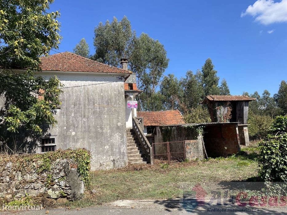 Moradia C/2.560m2 de Terreno