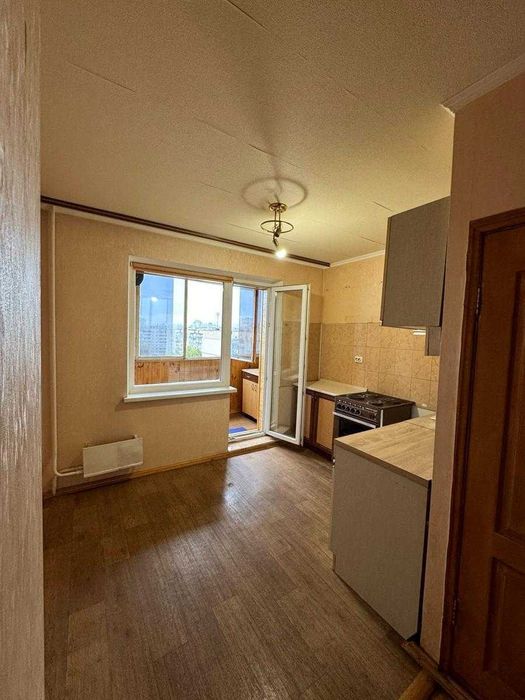 Продам 2 к вул Червоної Калини 22  Троещина