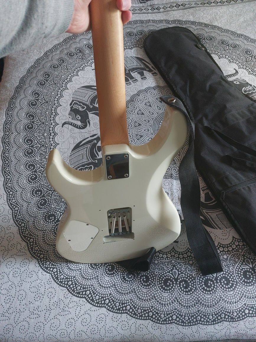 Guitarra Yamaha Pacifica 112V lindíssima