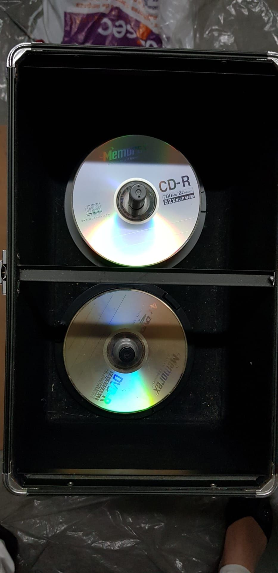 Caixa de arrumação para CD's/DVD's