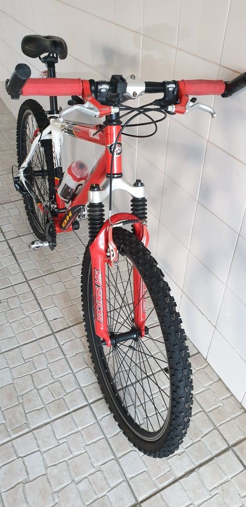 Bicicleta BTT quadro BH e desviador deore