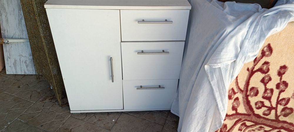 Móvel branco multiusos