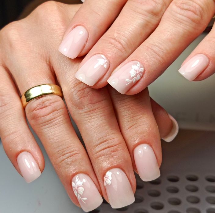 Paznokcie żelowe, hybryda, pedicure