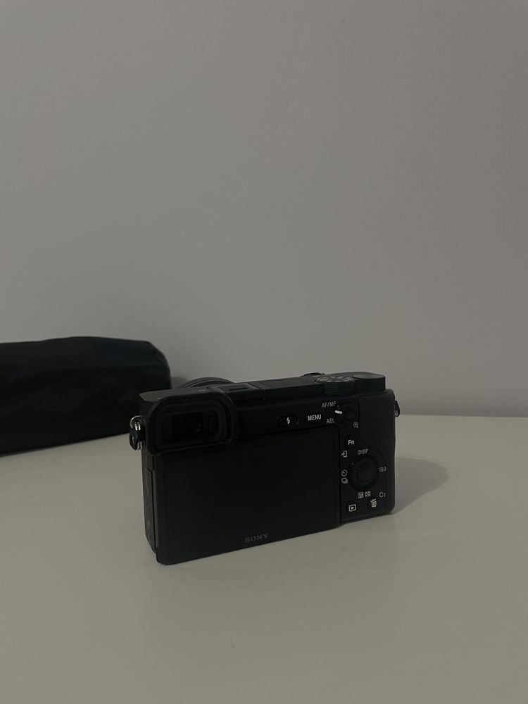 Camara Sony A6400 + 16 - 50 mm + tripé + cartao de memoria sandisk