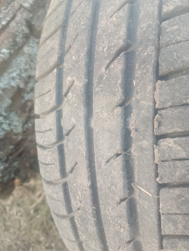 В наявності два колеса R14