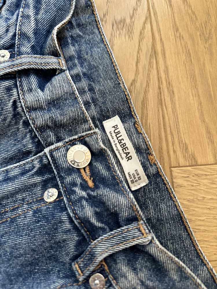 Ciemne jeansy z wysokim stanem boyfriend Pull & Bear