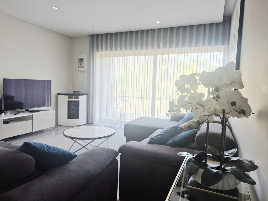 Moradia geminada T3 com jardim e garagem p/ 4 carros-Oliveira S Mateus