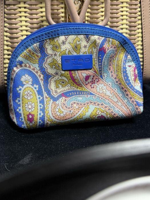 Продам косметичку Etro, оригинал, куплена в Ароматеке
