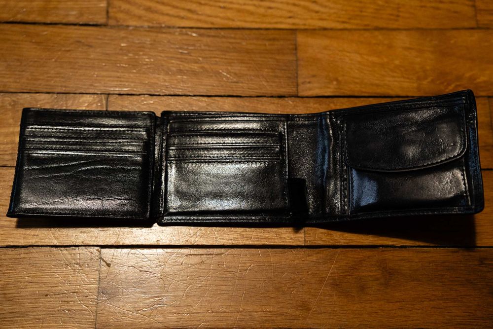 Carteira de Couro Genuíno Preta Victoria